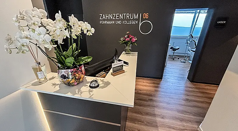 Empfangsbereich des Zahnzentrum Fehrmann in Launsbach
