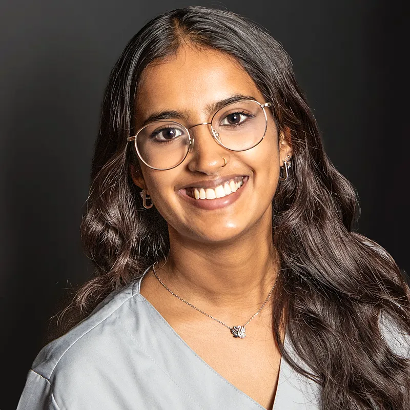 zahnarzt_fehrmann-team-Shahara-Mayabi-Runkel